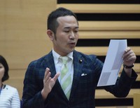 民主党本部の岡田克也代表へ緊急要請【地元紙に記事掲載】