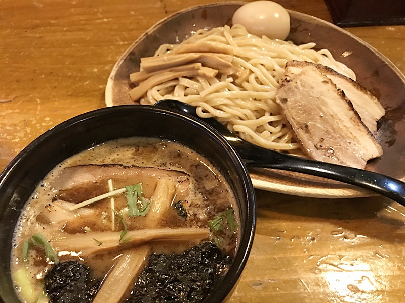 那覇市久米にある麺やKEIJIRO(ケイジロー) 那覇店で魚介鶏つけ麺を食べたよ！！