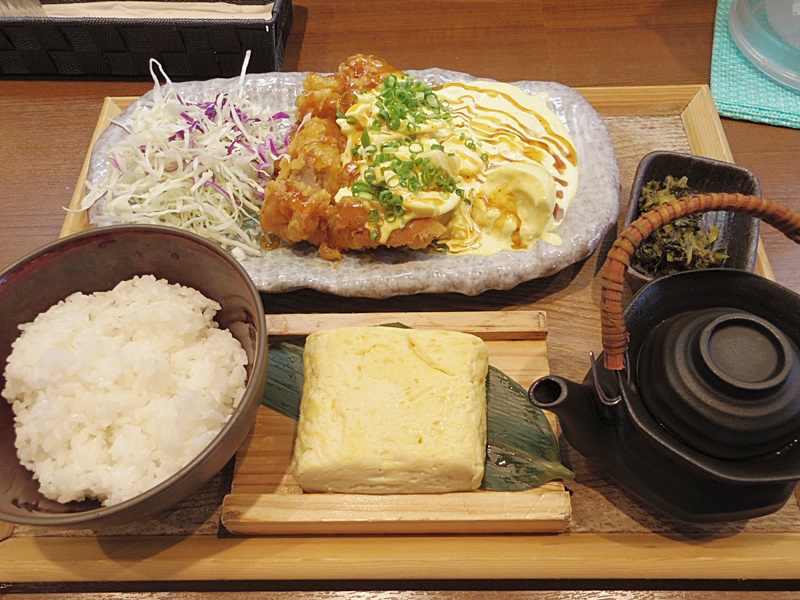 鳥と卵の専門店 鳥玉 塩水漬け鶏もも肉のチキン南蛮定食780円 絶品なり 沖縄食堂 ランチ 焼鳥 地鶏 唐揚 沖縄グルメブログ主に那覇市浦添市宜野湾市周辺でグルメ ランチ 食べ歩きが好きなブログ 最近はランチが多め でもグルメではありません