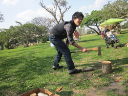 わにでこ市と薪割り大会