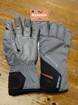 『SIMMS』のグローブ