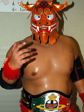 怪人・ハブ男 vsシーサー王 沖縄プロレス選手権使用マスク